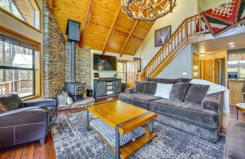 Furnished Deck and Forest Views Pine Retreat! - Foto 5