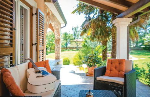 5 Bedroom Beautiful Home In Labin - Photo 29