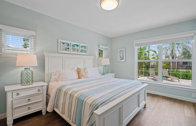 Sardinia Vacation Rental: Delightful Coastal Home near Vanderbilt Beach. Relax in a Private Pool and Spacious 4-BR Retreat with Modern Amenities. Ideal for Families. Minutes from Mercato and Local Attractions - Foto 9