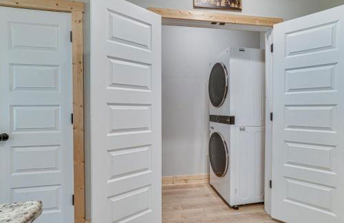 Hot Tub and EV Charger Helen Getaway with Views! - Photo 27