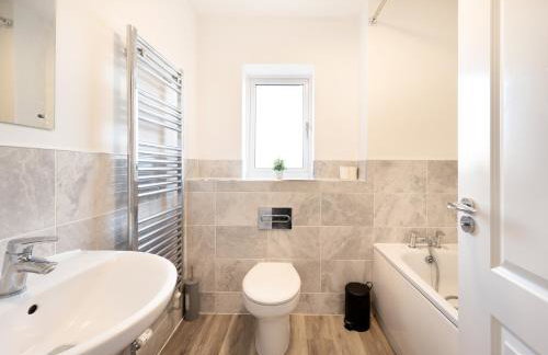 Shinfield Studio Luxury Stay - 2 Parking - Family & Business - Foto 9