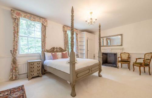 Luxury Grand Windsor Mansion Private 5 Acres & Helipad - Photo 22