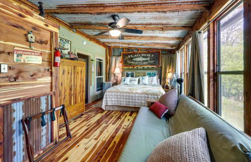 Flag Hole Riverfront Cabin Near Local Attractions! - Foto 19