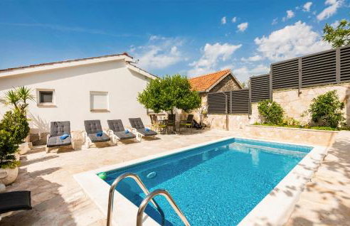 2 Bedroom Stunning Home In Desne - Foto 1