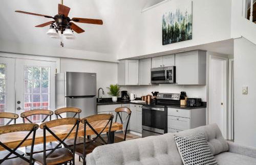 Modern Cabin w Hot Tub & Indoor Pool Gym Access! - Foto 23