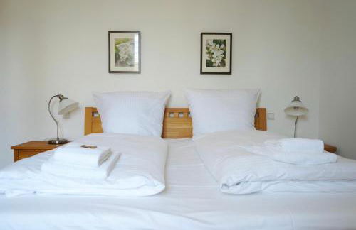 Wohnensemble mit 3 separaten Bereichen- 2 Küchen- 3 Badezimmer- 10 Personen- Garten- Parkplatz - Foto 7