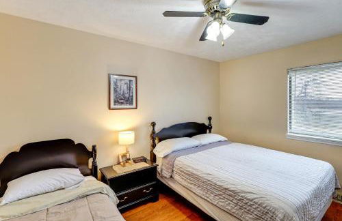 Bring the Family! Suburban Home with Yard in Omaha - Foto 17