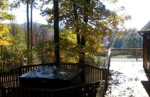 Cabin Rental with Hot Tub in the New River Gorge Region of West Virginia - Foto 7