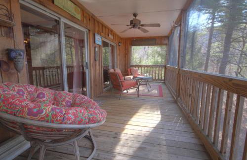 Autumn Ridge- Cozy cabin in the Blue Ridge Mountains with a bubbly hot tub! - Foto 3