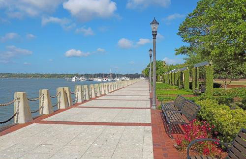 Gritz & Giggles, Where Southern Charm Meets Belly Laughs - Foto 38