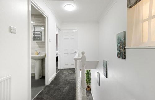 Roomy 3 bedroom house, 2 baths - Photo 18