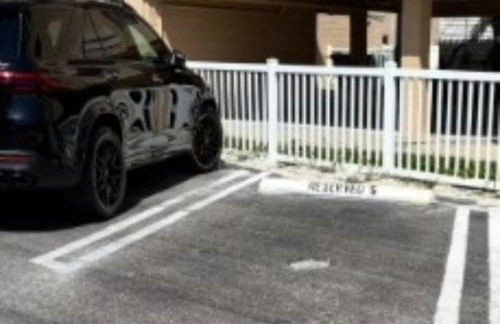 Beautiful Sunsets just Steps from Beach with King Bed and Queen Sleeper Sofa - Foto 26