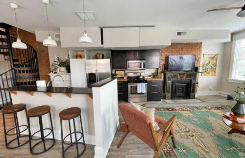 Full Building Huge Downtown Retreat Walkable to Everything - Foto 55