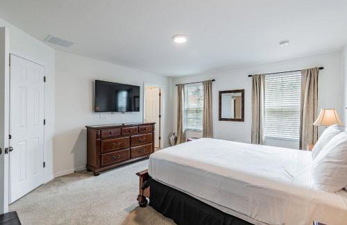 4BR Bella Vida Lakeview Pool Townhome - Photo 12