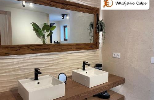 Off-grid Luxury Villa with Tikibar by the pool. - Photo 65