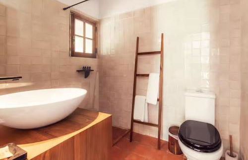 Relax in Style - Prime Spot with Garden & Natural Pool - Foto 6