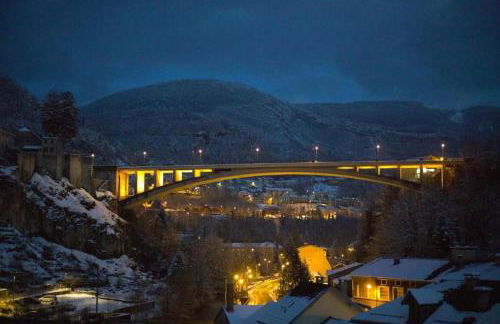 Magnifique T2 -Au creux du Jura- Saint Claude - Foto 2