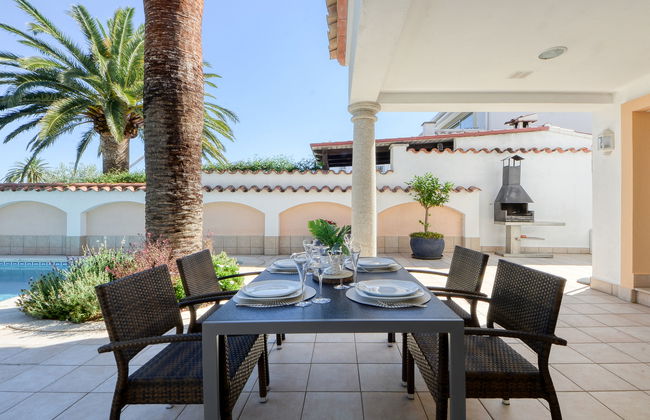 4 bedroom House in Castelló d'Empúries with private pool and garden - Photo 52