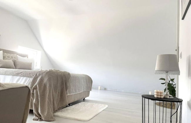 Impeccable 2-bed House in Albești - Foto 6