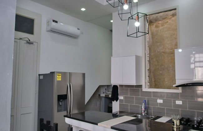 Lujoso Apto WIFI Gratis Balcon y Jacuzzi - Photo 17