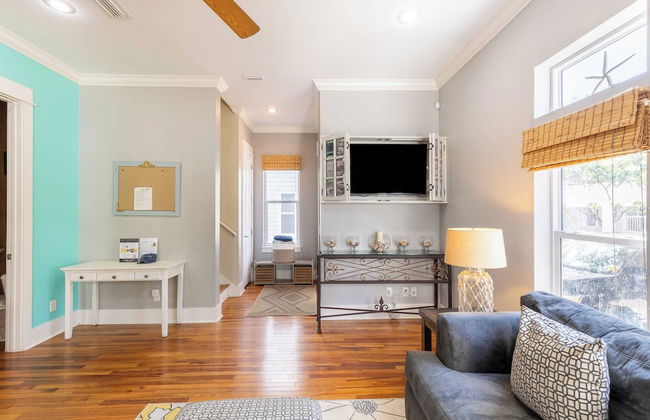 Doctor's Orders by Avantstay 5 Mins TO Beach! w/ Community Pool & Hot Tub! - Photo 8