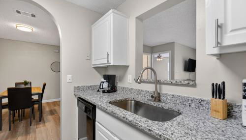 Comfy stay with patio and laundry near Atlanta - Foto 3