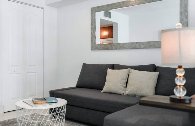 Luxurious 3BR Condo with Pool in Brickell - Photo 121
