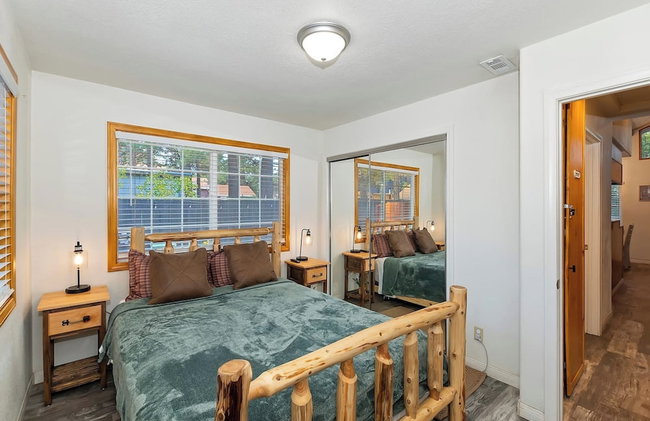 Bear Cub Cottage in Big Bear w/ HotTub & Firepit - Photo 11
