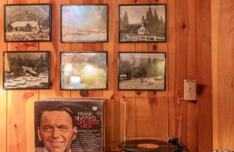 BunkHouse 1960's Camp Vibe with Timeless Wet Bar - Foto 48