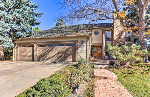 Near Shops & Eats! Centennial Home w/ Sunroom - Foto 1