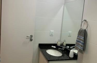 709- Apartamento Decorado Encantador, mobiliado, amplo, cozinha completa, Excelente localização no Rebouças - Foto 13