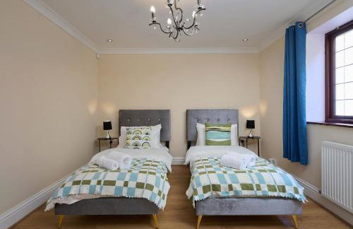 Spacious 7BR Home, Families & Contractors, Hot Tub - Foto 4