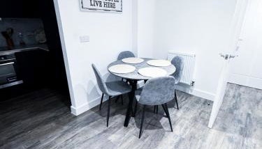 Rochester Gem, Balcony, FREE Parking and 2 mins walk to Station - Foto 5