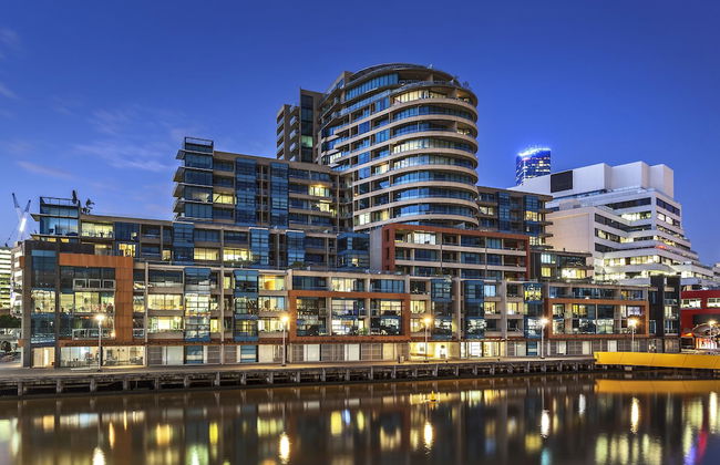 Waterfront Melbourne Apartments - Photo 1