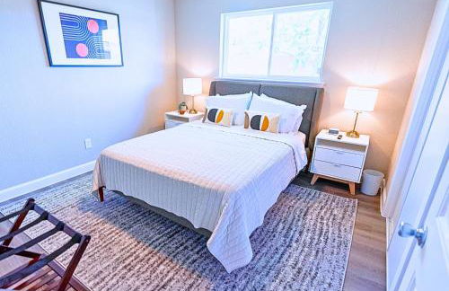 Sparkling Pool Retreat Near Legacy West by Vacation Your Way - Foto 37