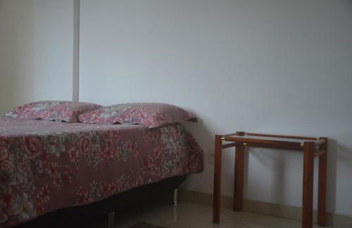 Dois quartos Cozinha completa Wi Fi Self check in com senha Central e perto de tudo a 4,4Km da Rodoviária e 15,4 km do Aeroporto Apartamentos 102 e 302 - Foto 25