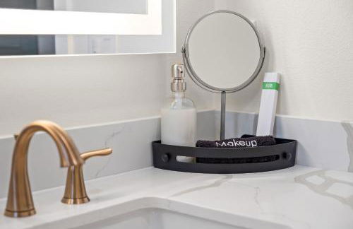 Stylish 2 Bedroom King Bed EVCharger Pet-Friendly Balcony - Foto 19