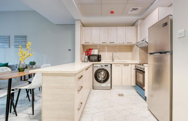 Elite LUX Holiday Homes - Stylish 1 BR Pool World Class Gym in Dubai South - Photo 8