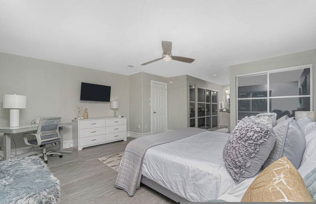 Tranquility - Waterfront Villa With Pool Dock - Photo 28