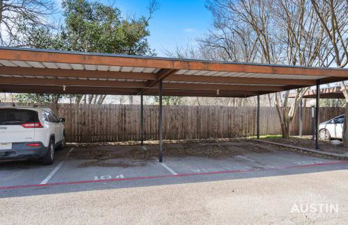 Near BBQ, Coffee More in Brentwood Pet-Friendly 2BR 1BA Condo By Austin Vacay - Foto 31