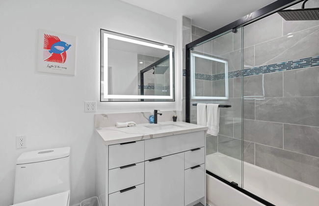 Not Affected by the Fire/modern Spacious Home With Parking & Fully Equipped Kitchen #3 - Foto 39