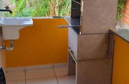 Espetacular Casa 3 SUÍTES cozinha varanda vista a passos da praia - Foto 23