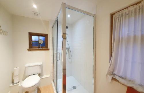 Edinburgh 2-Bedroom Cottage with Parking - Ground Floor - Foto 21