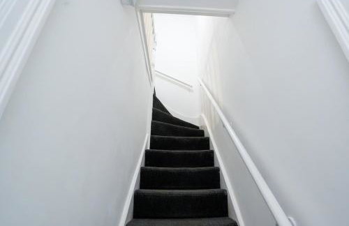 Comfy 4 Bed House near Notts City Centre - FREE Parking - Foto 6