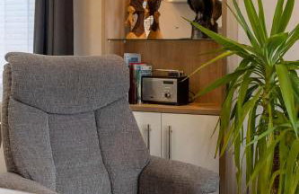 Lake View Holiday Home - Fishing Lakes, Heated Outdoor Swimming Pool 500yrds on Sister Park , Pool Open April to September - Foto 28