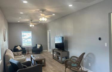 Ocean View 2BR w Hot Tub, Sauna & Wraparound Deck - Steps to Beach - Photo 15