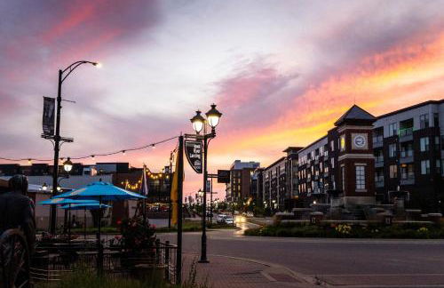 Iowa River Landing steps to Xtream Arena & Coralville Convention Center - Foto 32