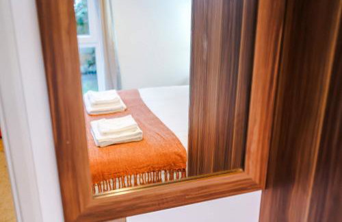 Sleek 2BR Altrincham Home Parking Near Station - Foto 36