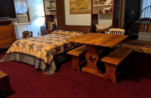 Secluded Rustic Cabin Rental Inside Manistee National Forest in Brethren, Michigan - Foto 10