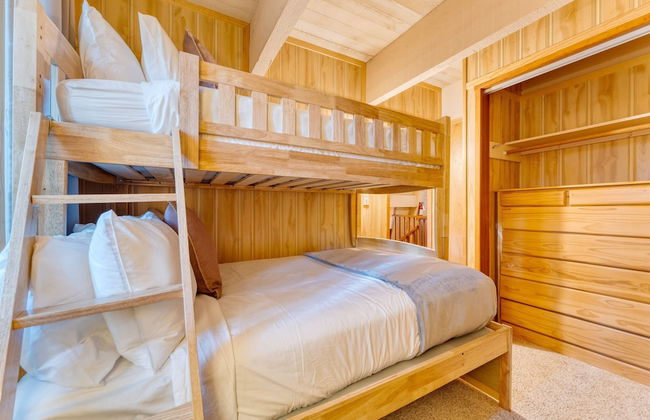 Lundy Bearden Serene Tahoe Retreat With Deck Fireplace and Forest Views - Foto 29